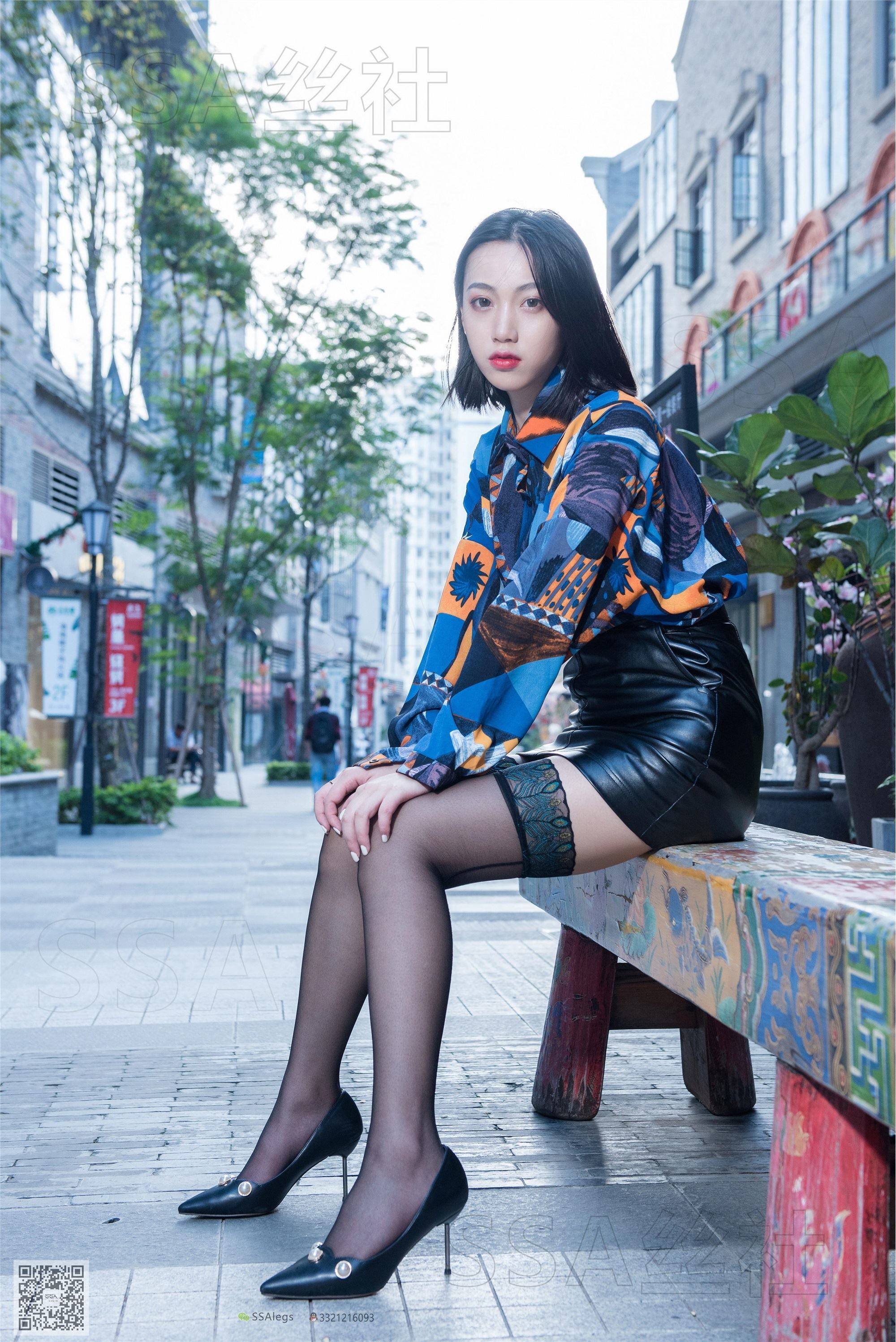 SSA丝社 NO.051 大大街边盛开的孔雀翎长筒丝袜裸足